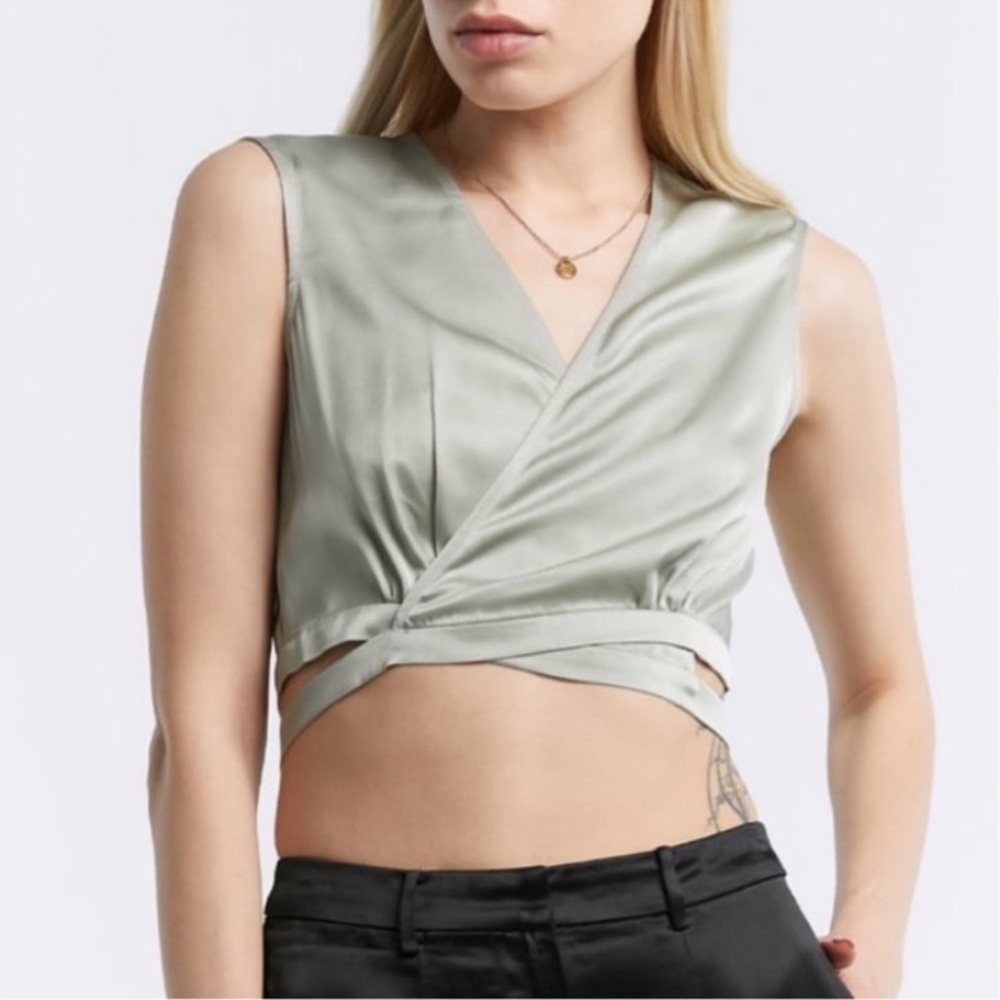 Lattelier Women’s Sleeveless Wrap Crop Top in Moss Size Large NWT